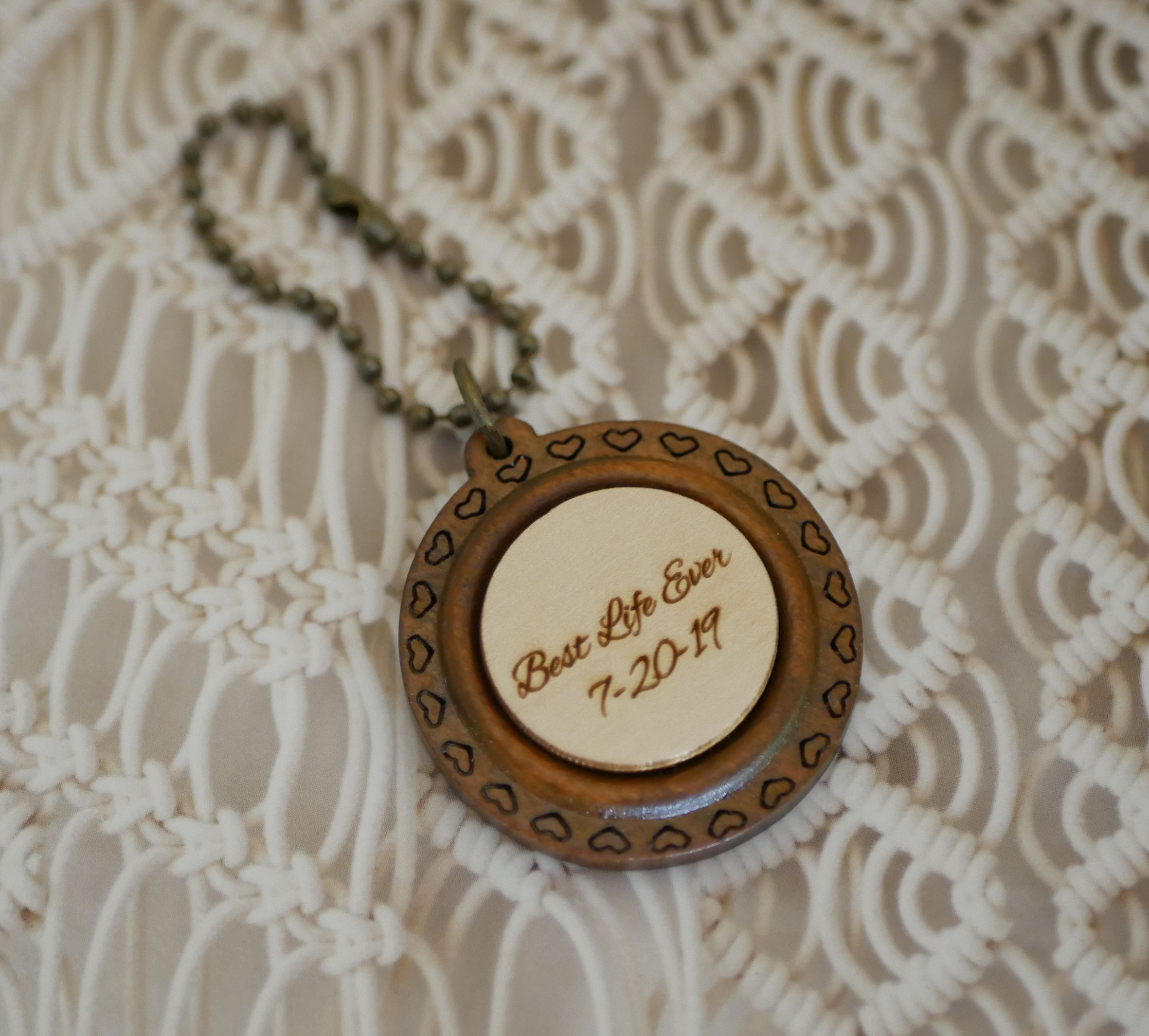Wooden cabochon key ring on round cherry wood frame to personalize by engraving