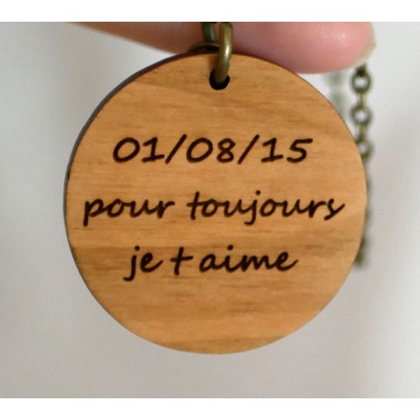 Keychain with pearl and round charm in cherry wood to be personalized by engraving