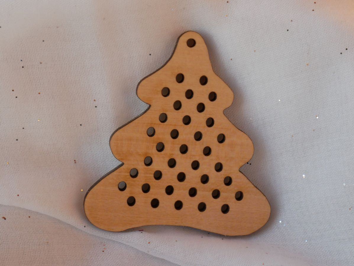 Wooden tree for Christmas decoration to embroider yourself 