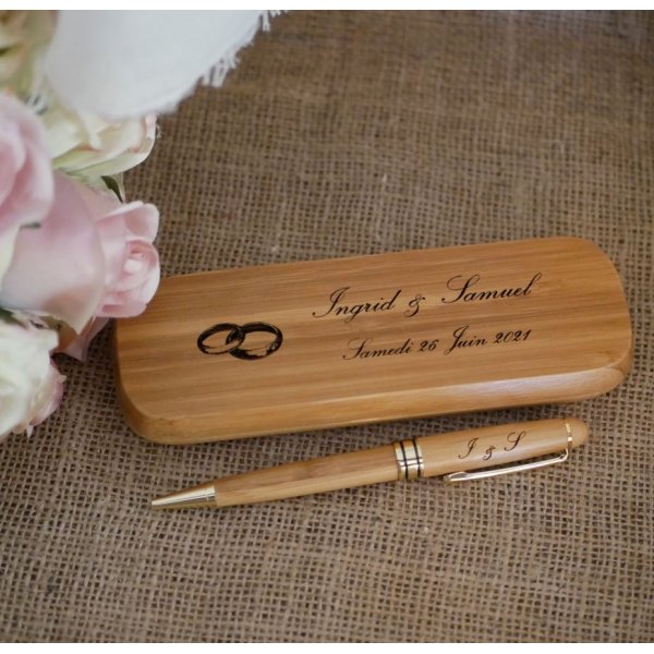 Stylo en bambou grav&eacute; dans coffret en bois massif personnalis&eacute;