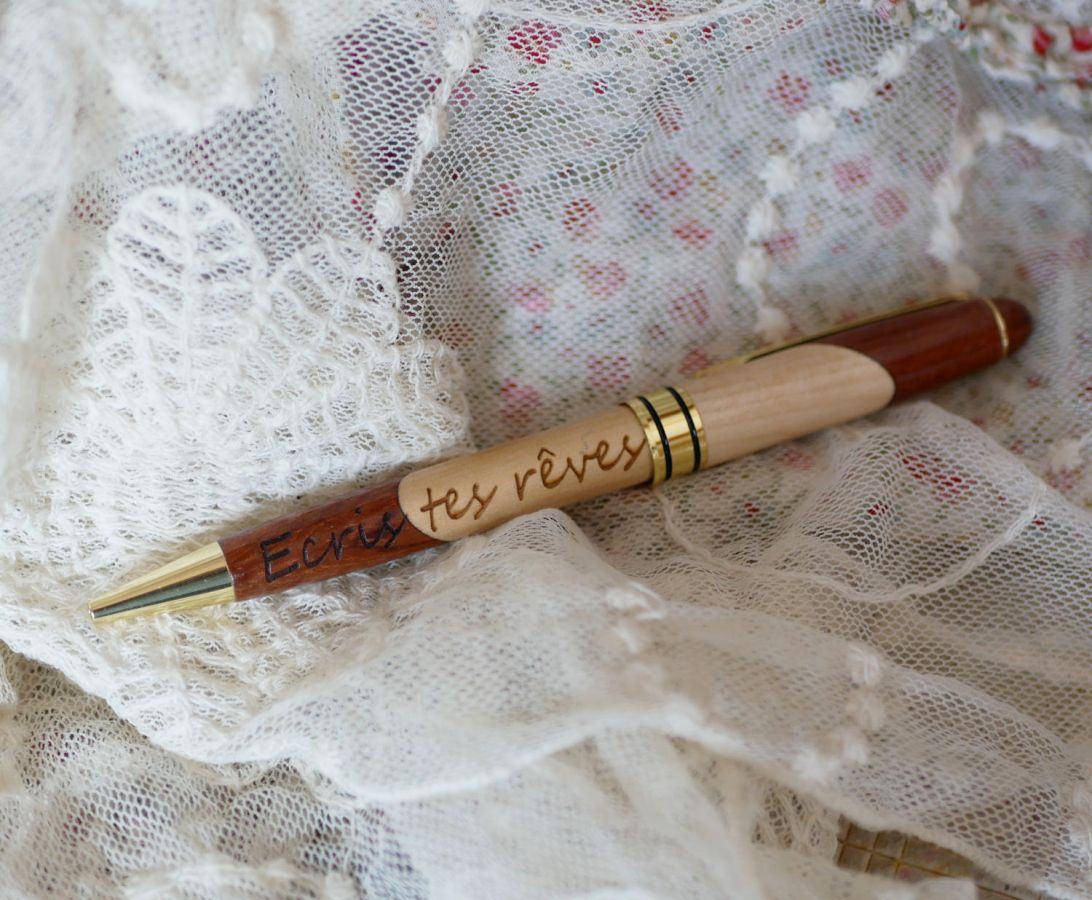 Engraved two-tone wooden pen to personalize