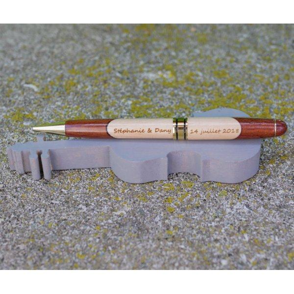 Engraved two-tone wooden pen to personalize