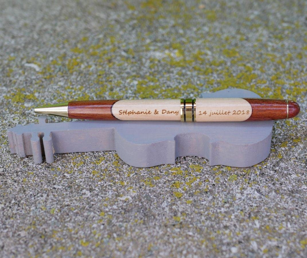 Engraved two-tone wooden pen to personalize