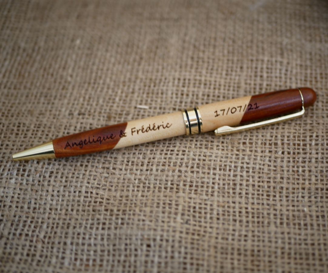 Engraved two-tone wooden pen to personalize