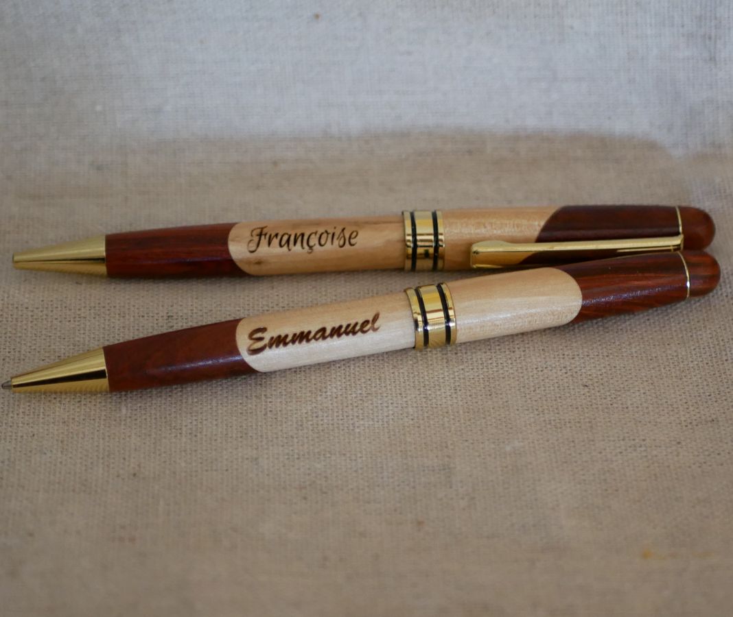 Engraved two-tone wooden pen to personalize