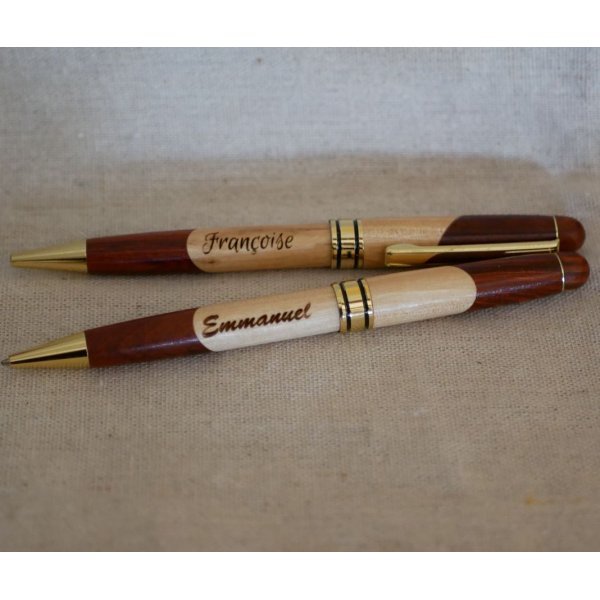 Engraved two-tone wooden pen to personalize