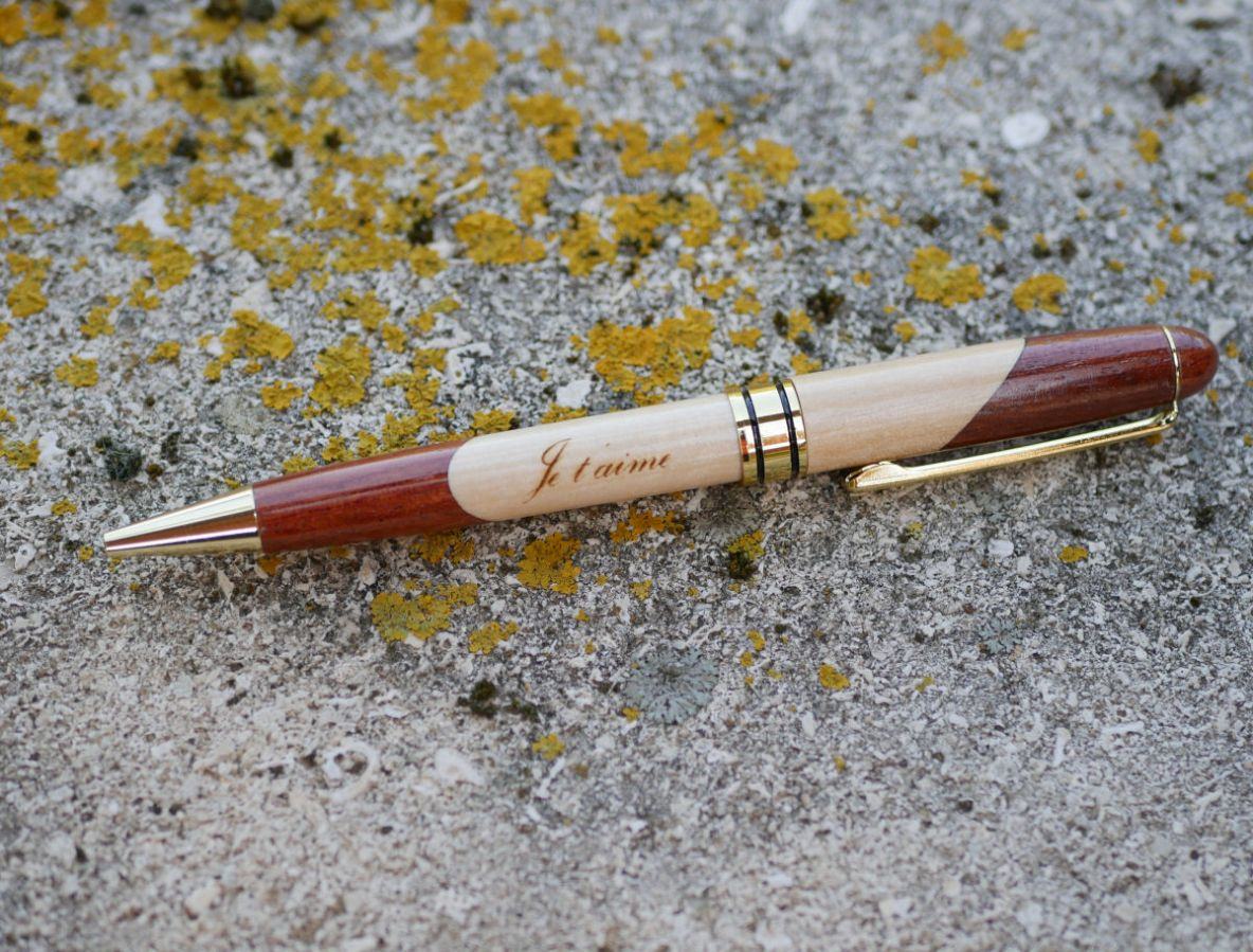 Engraved two-tone wooden pen to personalize