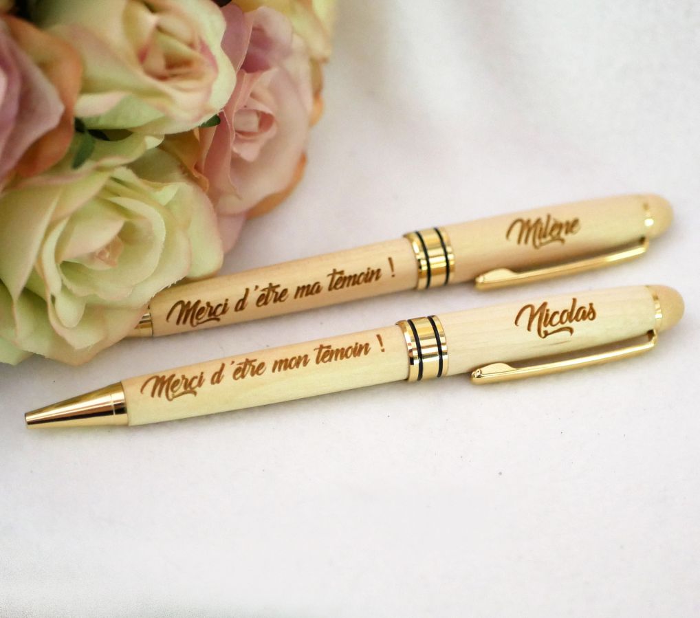 Engraved light wood pen to personalize