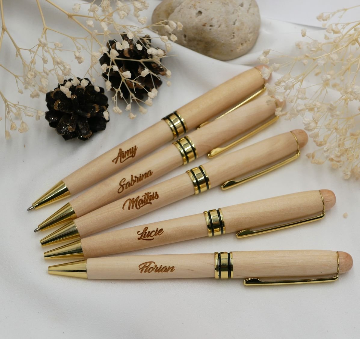 Engraved light wood pen to personalize