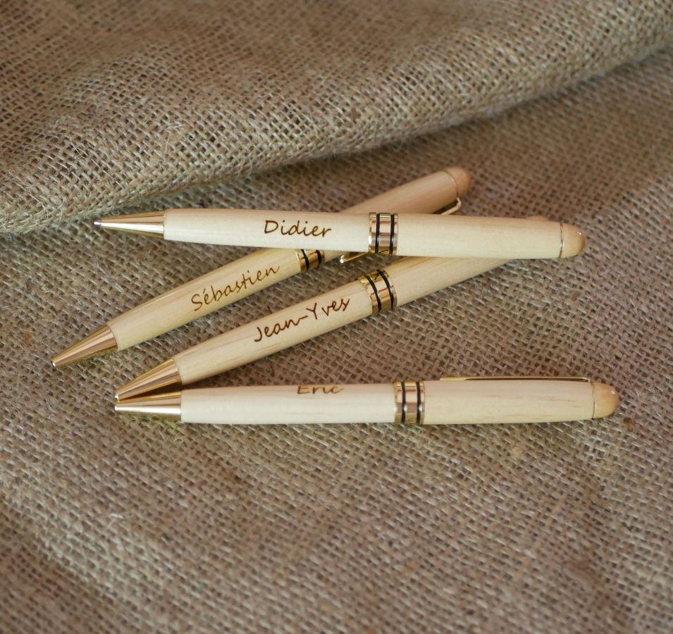 Engraved light wood pen to personalize