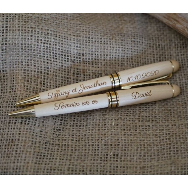 Engraved light wood pen to personalize
