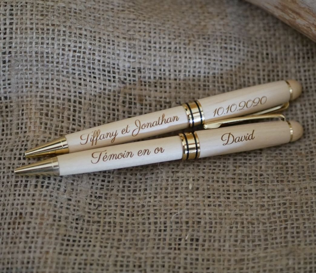 Engraved light wood pen to personalize