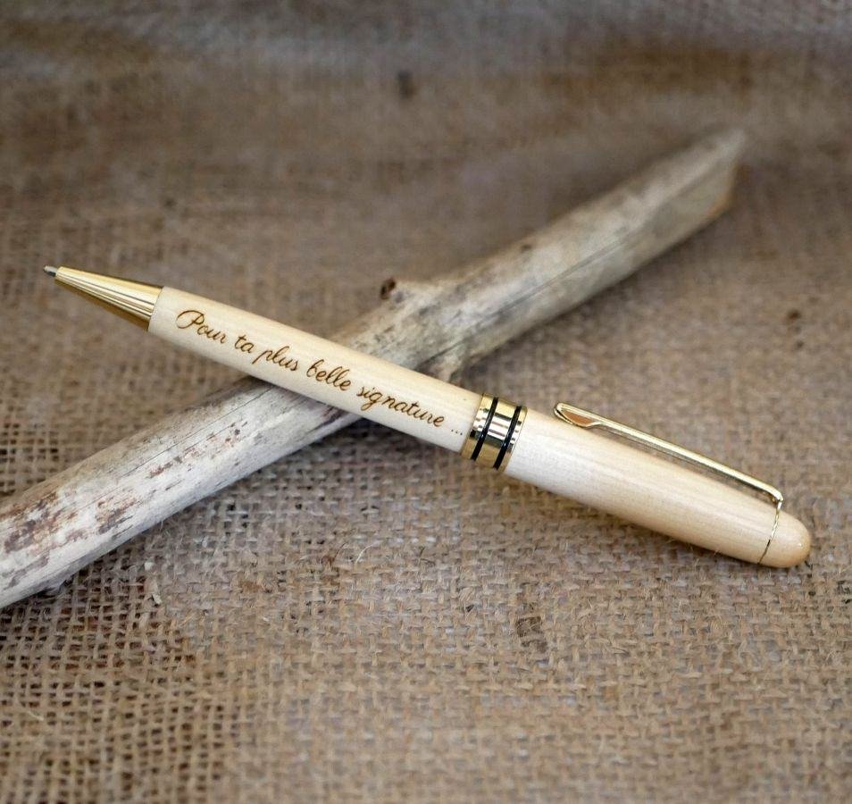 Engraved light wood pen to personalize