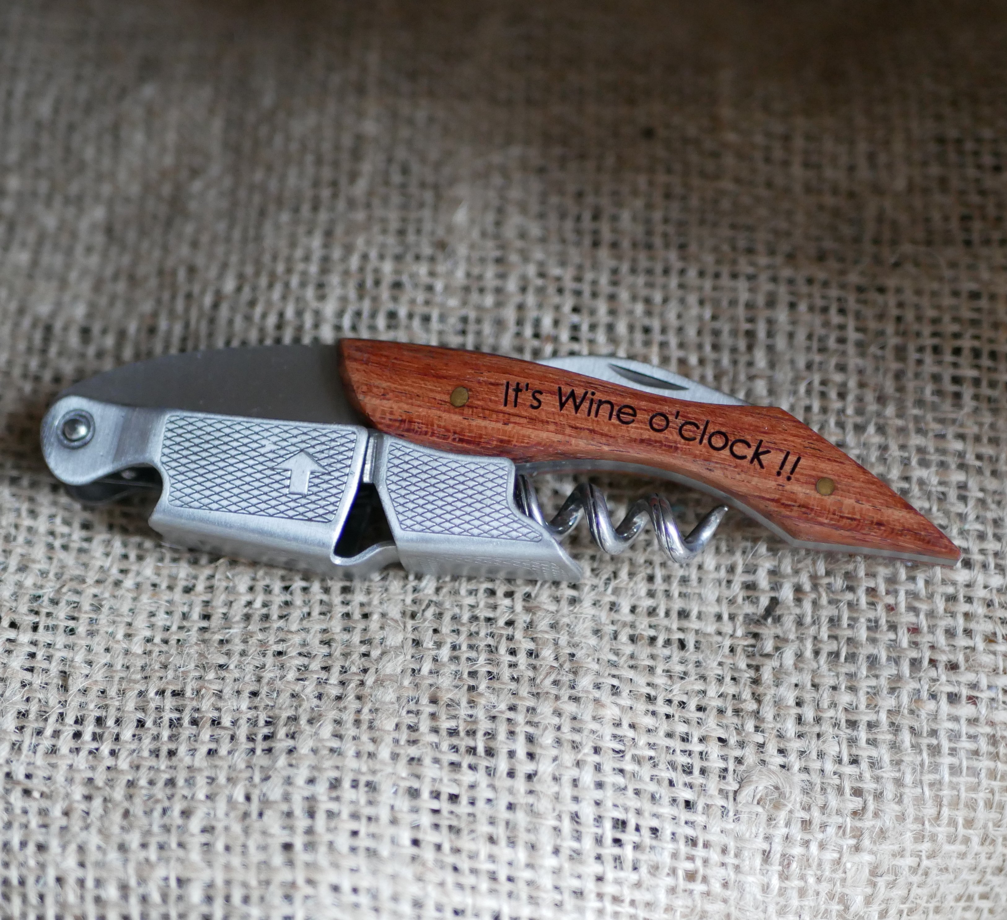 Corkscrew with engraved wooden handle to personalize