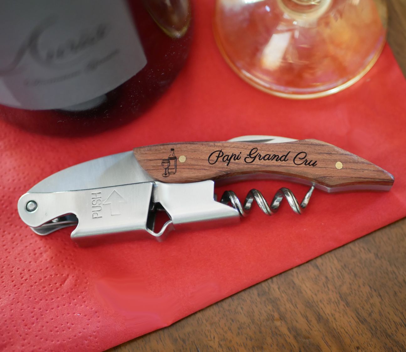 Corkscrew with engraved wooden handle to personalize