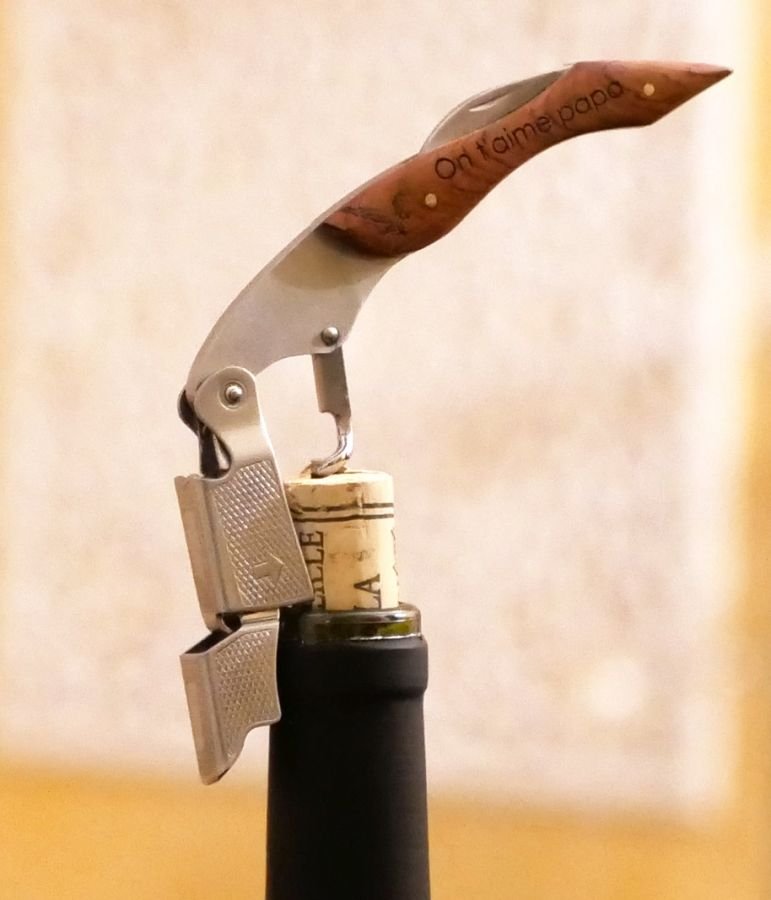 Corkscrew with engraved wooden handle to personalize