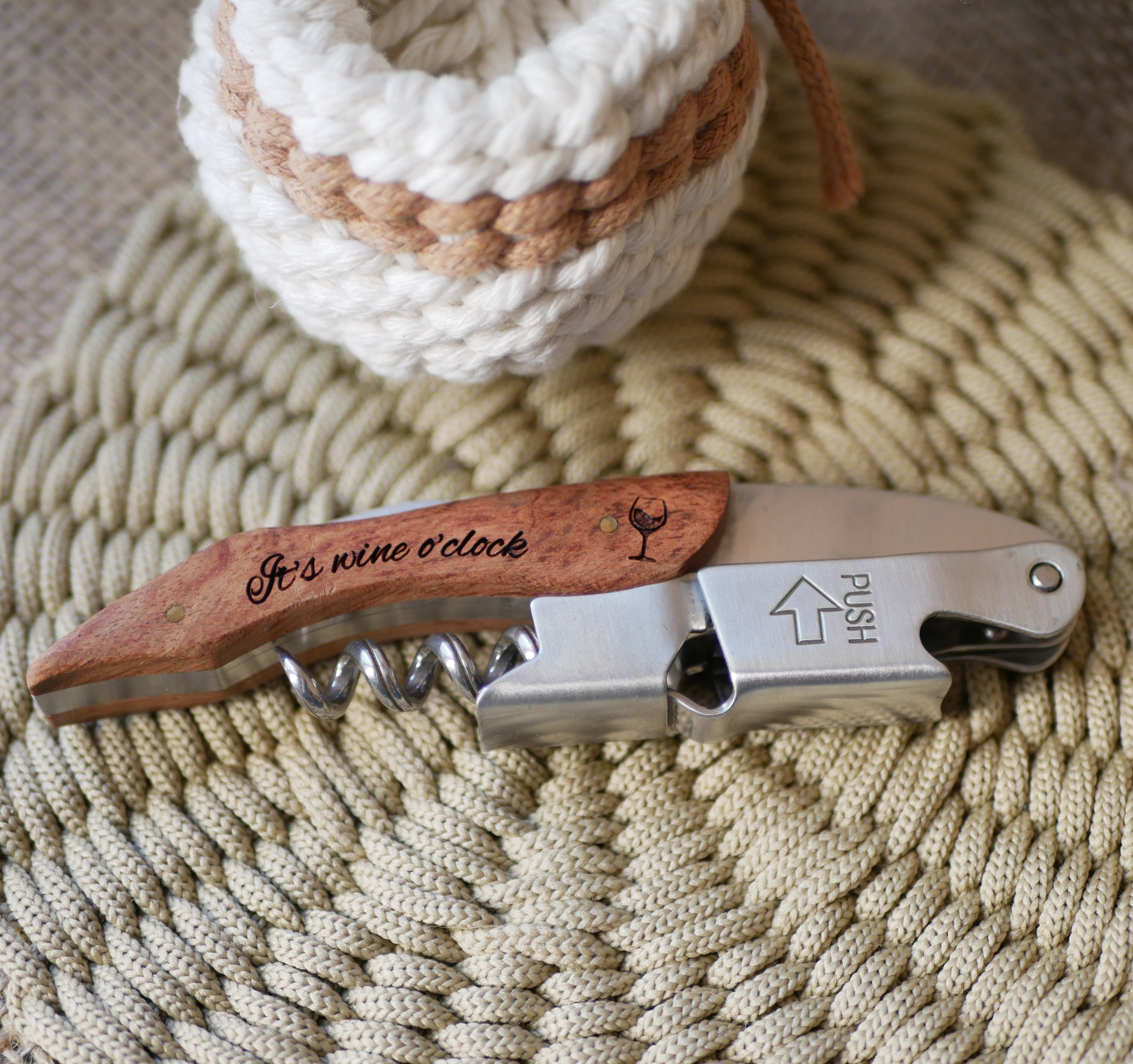 Corkscrew with engraved wooden handle to personalize
