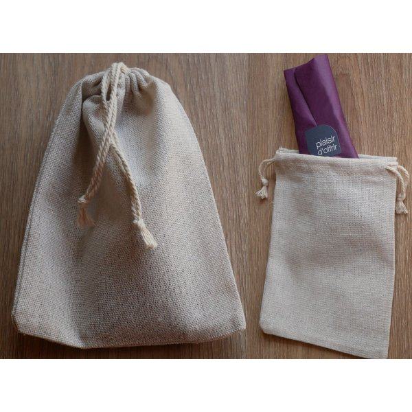 Small knife with wooden handle to engrave