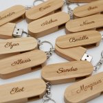 USB key bamboo 32 Gb in key ring to engrave and personalize