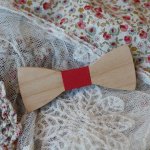 Wooden mini bow tie brooch to personalize