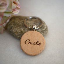 Round wooden key ring to be personalized by engraving