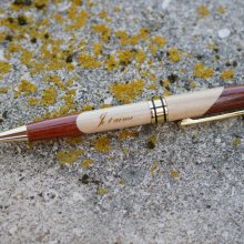 Engraved two-tone wooden pen to personalize