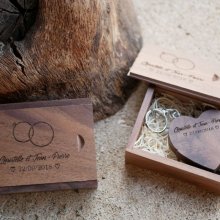 32 GB Heart USB flash drive in a dark wood box