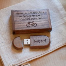 Walnut wood box and 64 GB USB key, customizable