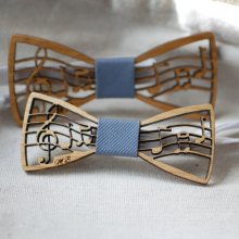 Wooden bow tie for children with music theme, with score and treble clef, customizable