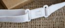 Elasticated white tie (up to 50 cm) (+ 0.50 €)