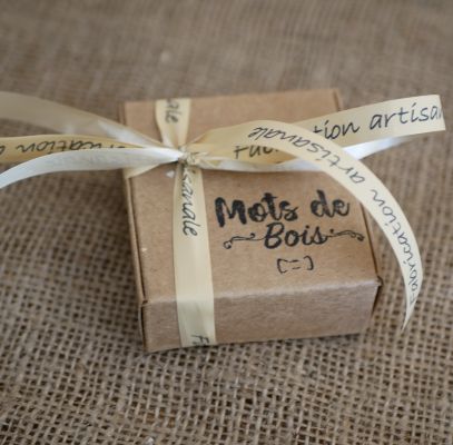 5-Cardboard box wrapped with bolduc (+ 2.00 €)