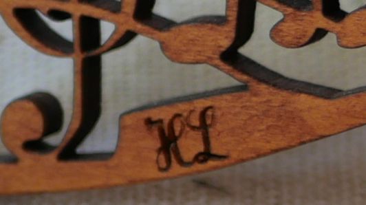 Yes, with engraving of initials (+ 3.00 €)